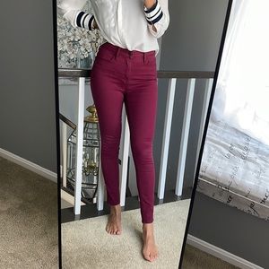 In good condition rockstar jeans by old navy